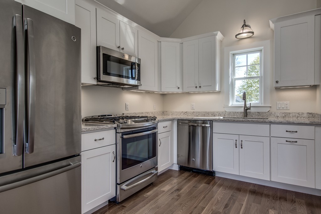 12 Rackliffe Street Gloucester, MA 01930 - Photo 8 of 17 Gallery Image 8