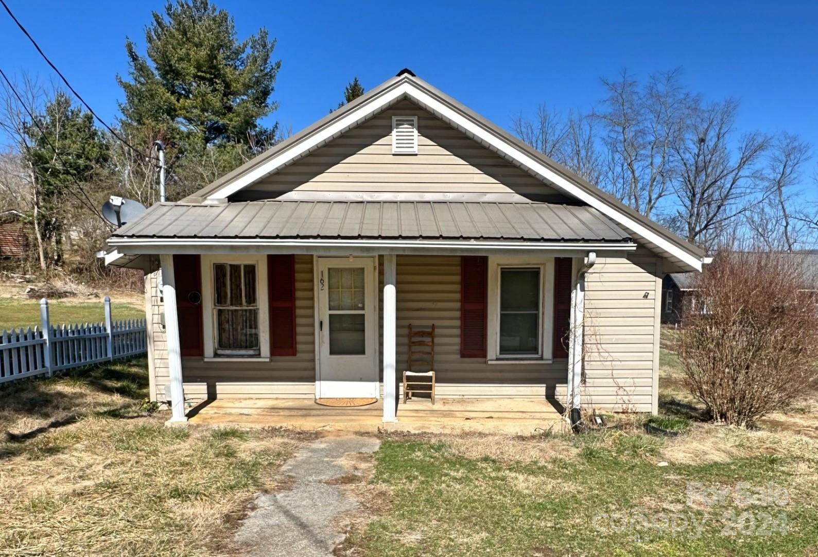 162 Raby Street Canton, NC 28716 - Photo 1 of 8 a front view of a house