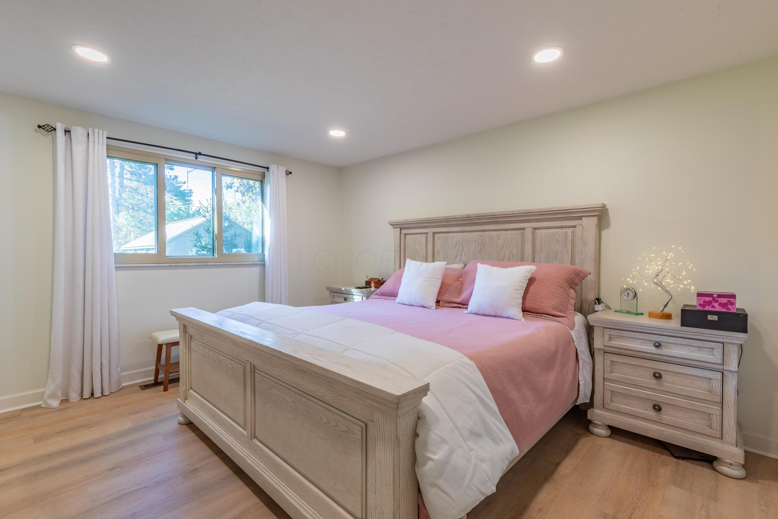 2047 Wolverhampton Road Powell, OH 43065 - Photo 12 of 33 012