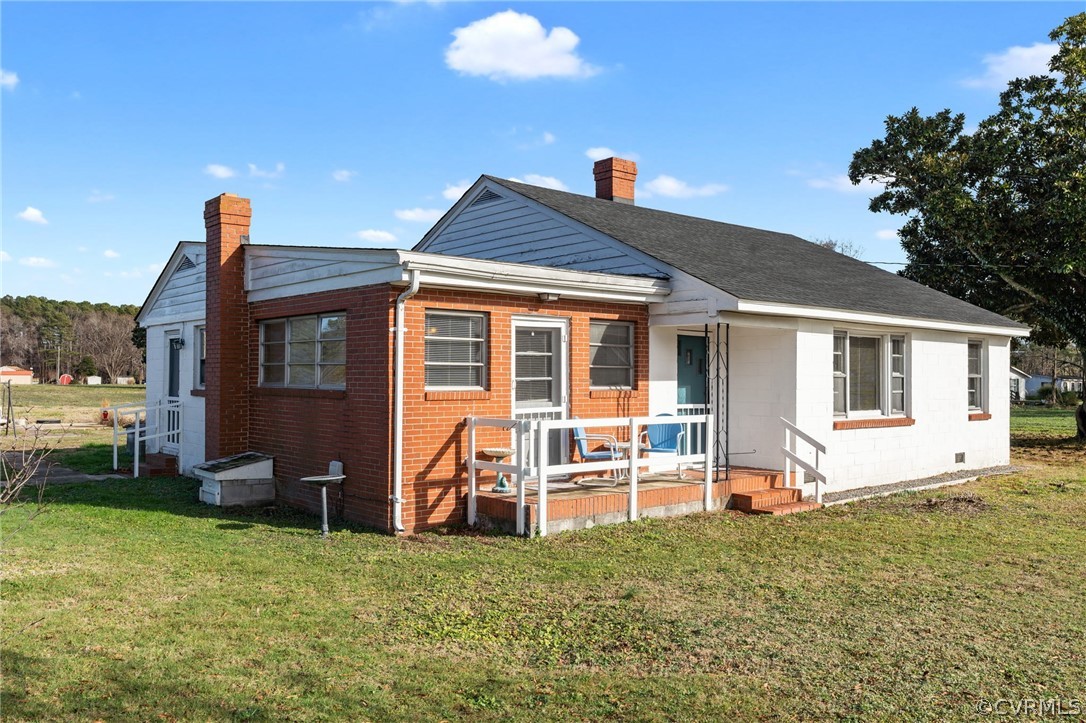 2859 East River Road Cardinal, VA 23025 - Photo 4 of 33 a house view with a garden space