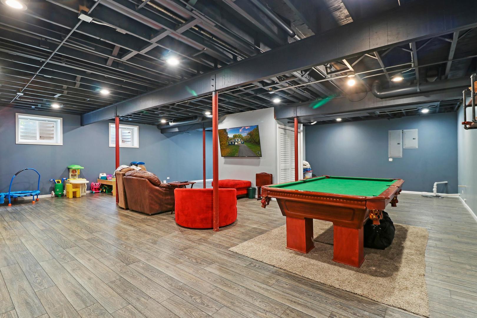 39247 Rangers Way Antioch, IL 60002 - Photo 29 of 33 a room with furniture and a chandelier