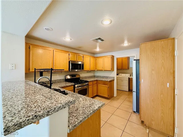 $1,700 | 10231 Deerfield Beach Avenue, Unit 103, Las Vegas, NV 89129