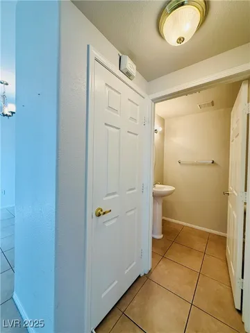 $1,700 | 10231 Deerfield Beach Avenue, Unit 103, Las Vegas, NV 89129