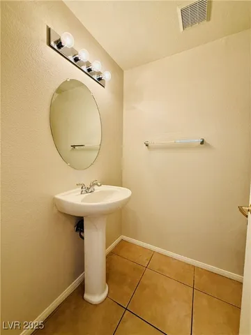 $1,700 | 10231 Deerfield Beach Avenue, Unit 103, Las Vegas, NV 89129