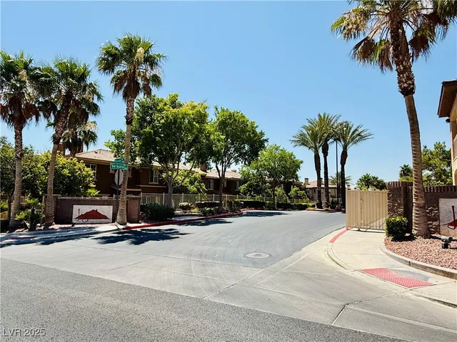 $1,700 | 10231 Deerfield Beach Avenue, Unit 103, Las Vegas, NV 89129
