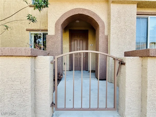 $1,700 | 10231 Deerfield Beach Avenue, Unit 103, Las Vegas, NV 89129