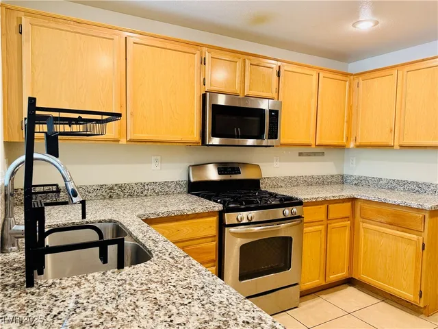 $1,700 | 10231 Deerfield Beach Avenue, Unit 103, Las Vegas, NV 89129
