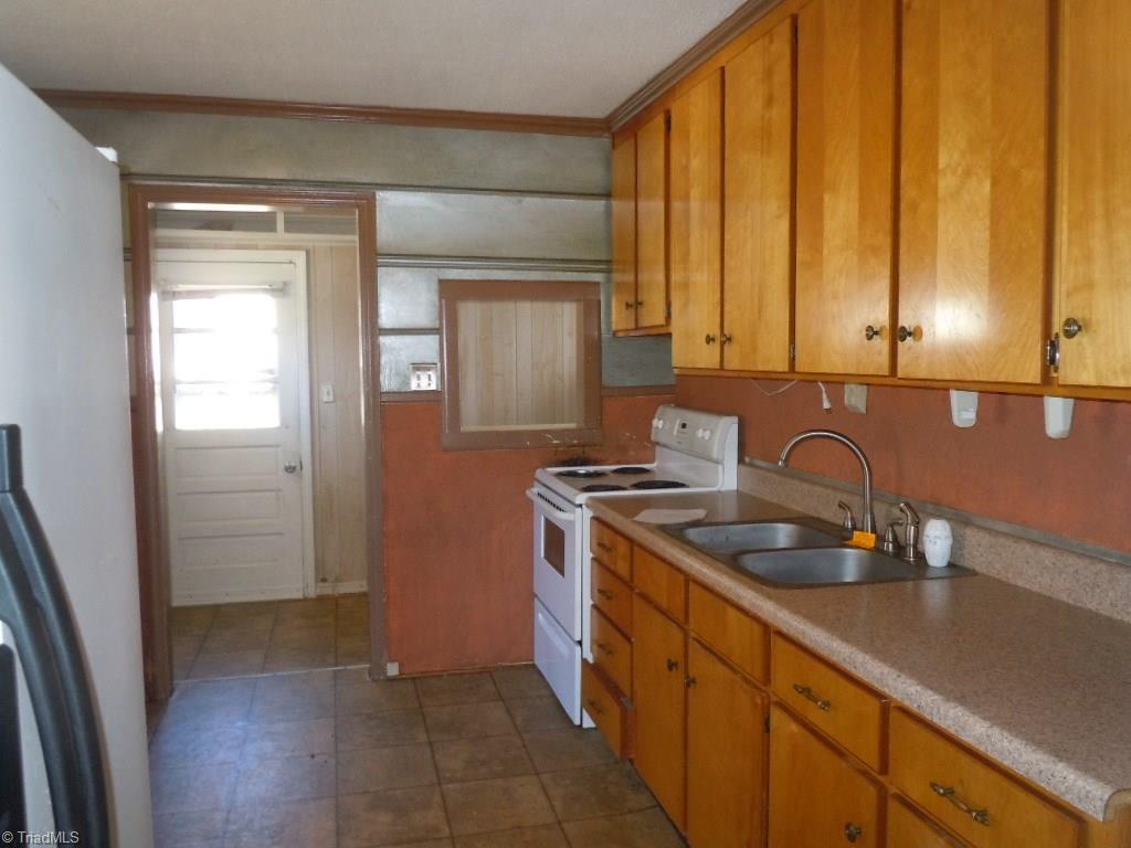 1503 Valley Ridge Drive High Point, NC 27260 - Photo 6 of 13 Gallery Image 6