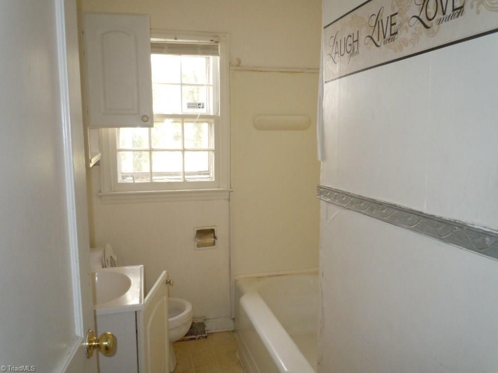 1503 Valley Ridge Drive High Point, NC 27260 - Photo 9 of 13 Gallery Image 9