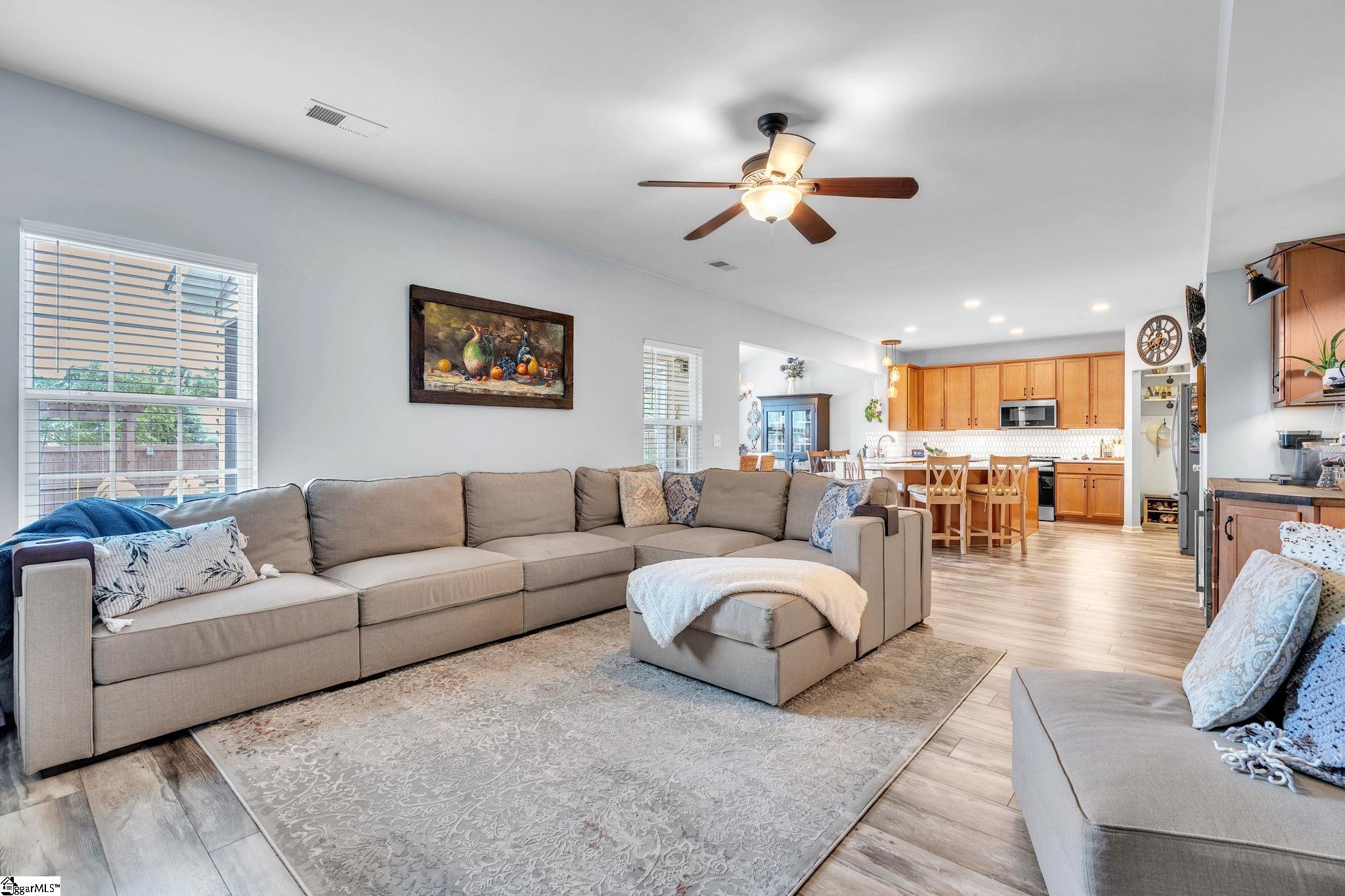 119 Shale Court Mauldin, SC 29607 - Photo 2 of 49