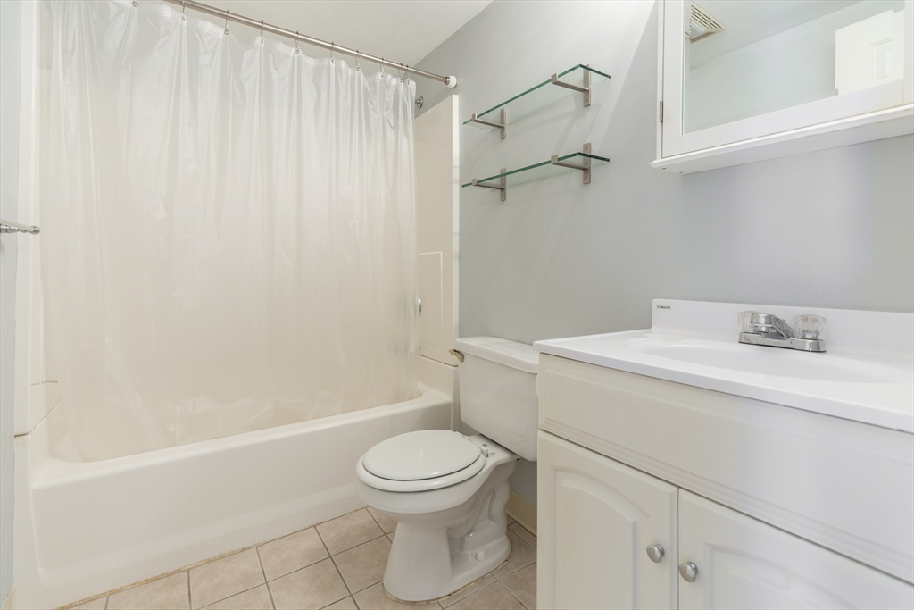 147-149 Richmond Street, Unit 5 Boston, MA 02113 - Photo 8 of 12