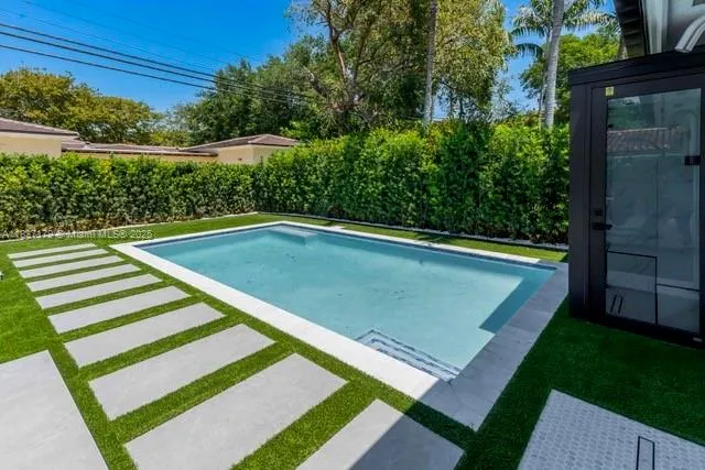 a view of a tennis court