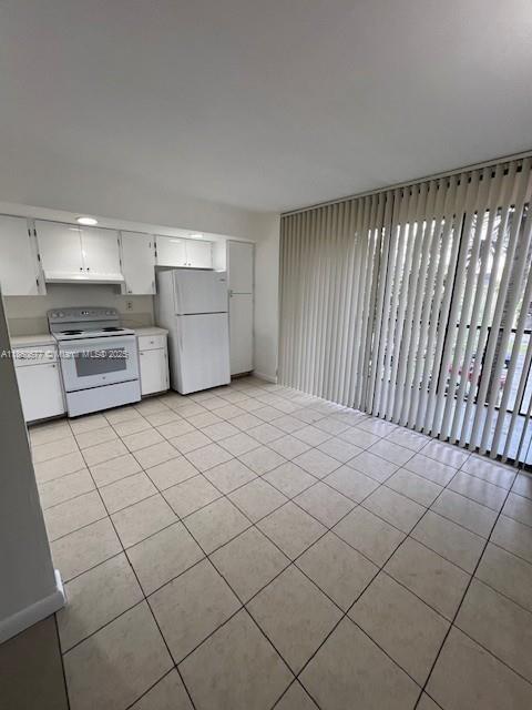 8700 Southwest 133rd Avenue Road, Unit 314 Miami, FL 33183 - Photo 3 of 18 a bedroom with a bed and a window