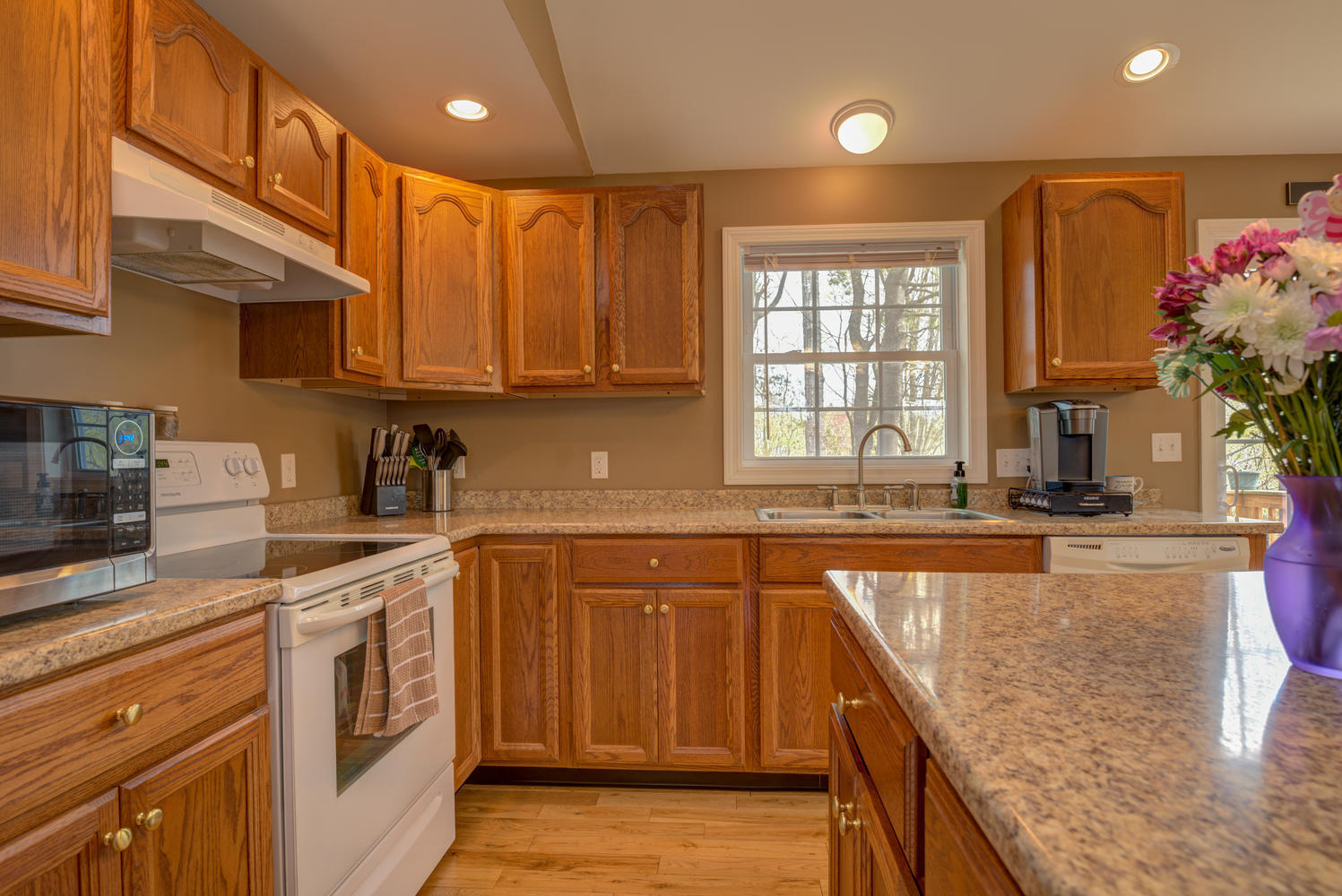 385 River Road Windham, ME 04062 - Photo 6 of 31 385 River Rd Windham ME 04062-large-008-