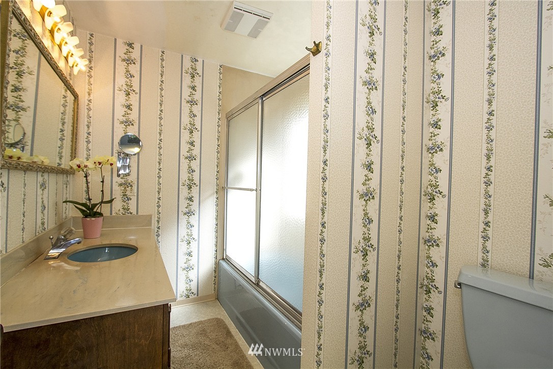 13241 Southeast 95th Way Renton, WA 98059 - Photo 12 of 25