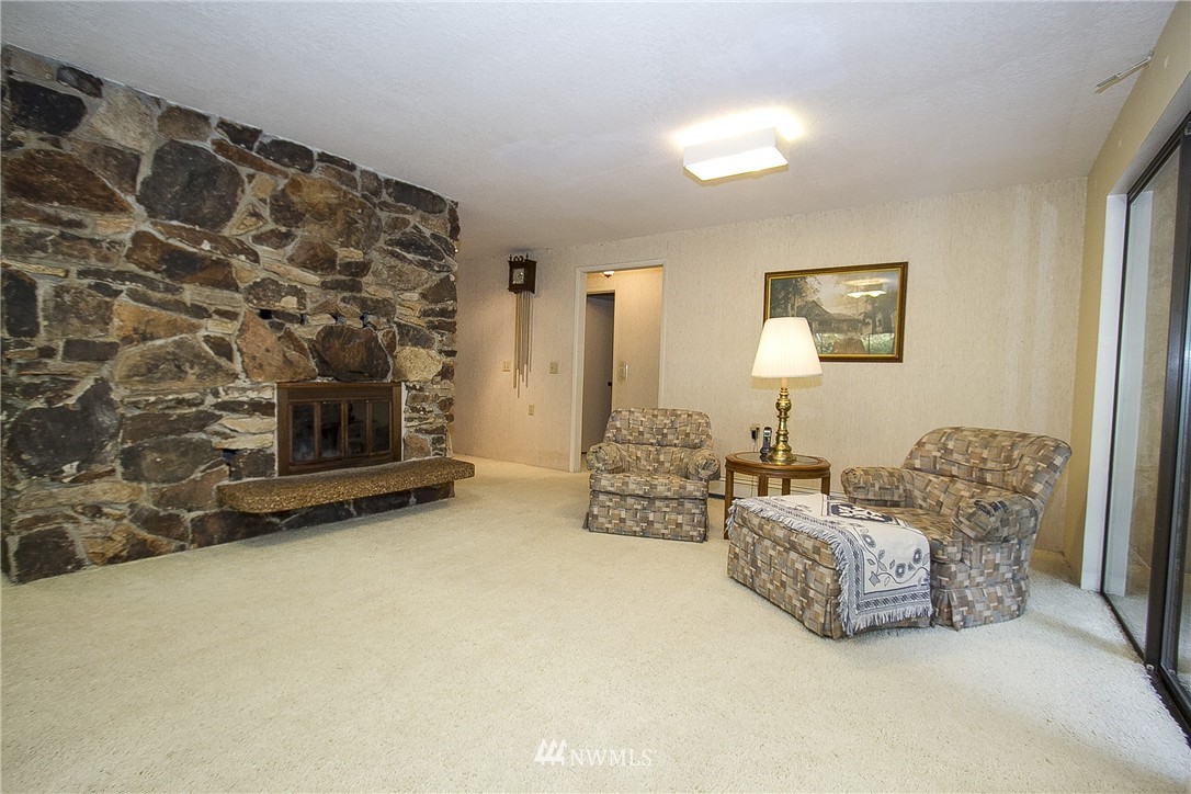 13241 Southeast 95th Way Renton, WA 98059 - Photo 5 of 25