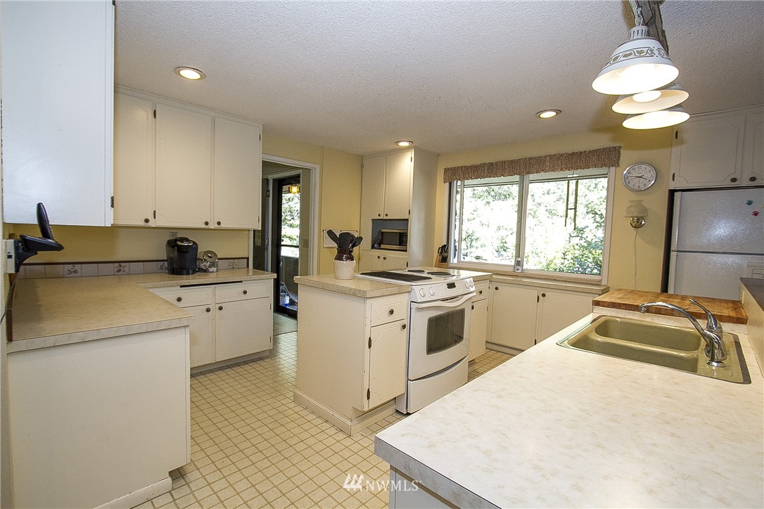 13241 Southeast 95th Way Renton, WA 98059 - Photo 9 of 25
