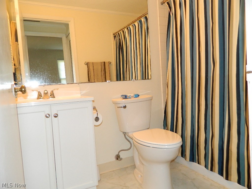 7385 Fox Mill Road, Unit 32B Mentor, OH 44060 - Photo 9 of 17 Full Bath with Vanity and New Toilet (2017) ...