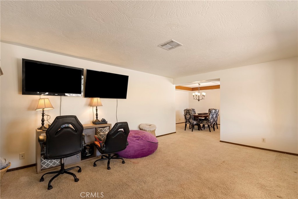 19954 Tinne Road Apple Valley, CA 92307 - Photo 7 of 54