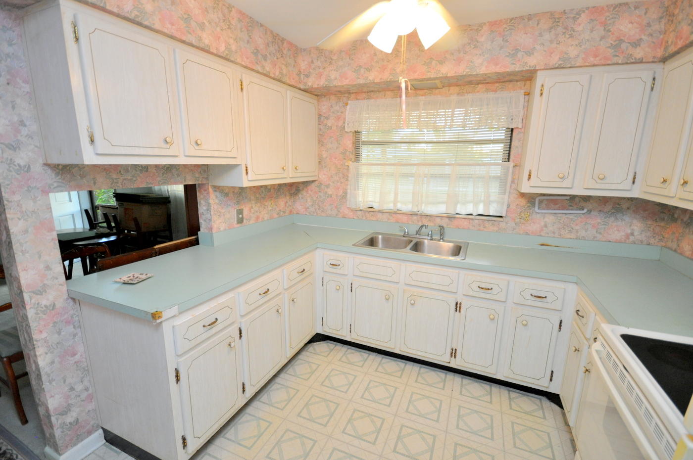 428 Los Altos Road Palm Springs, FL 33461 - Photo 5 of 10 09-Kitchen 1