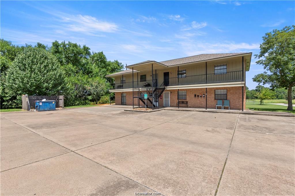 609 Wades Way, Unit 1 Navasota, TX 77868 - Photo 2 of 12
