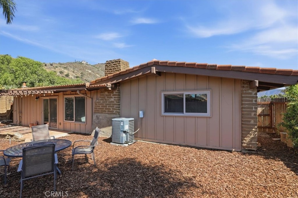 4729 Vía Tala Fallbrook, CA 92028 - Photo 32 of 51 Back View