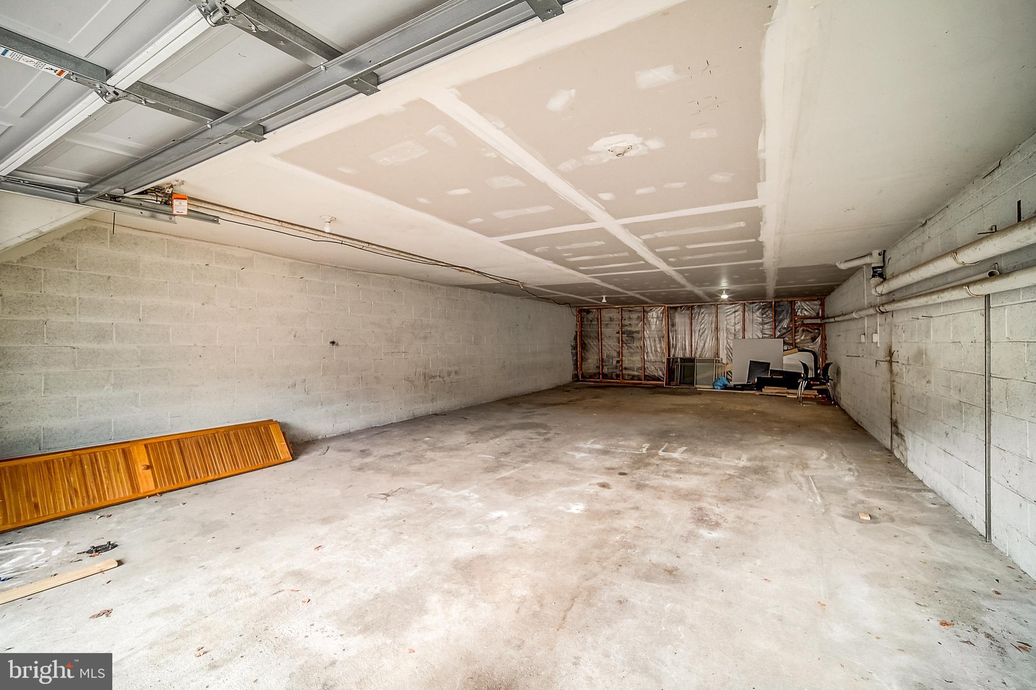 9442 Woodbridge Road Philadelphia, PA 19114 - Photo 38 of 45