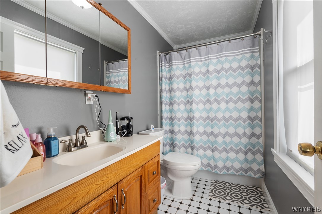 7586 State Route Perry, NY 14530 - Photo 32 of 50 Full Bath with primary bedroom