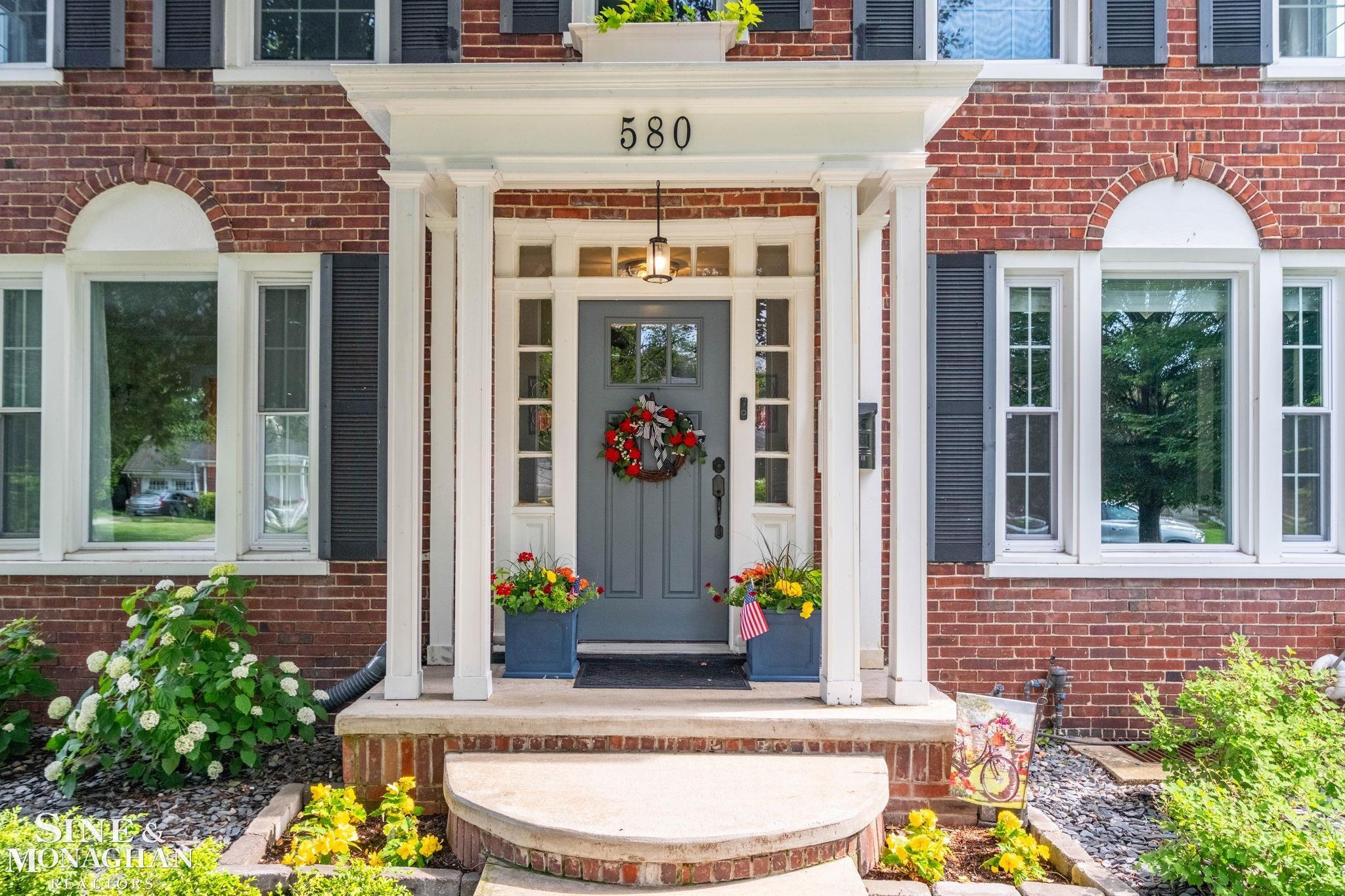 580 Hampton Road Grosse Pointe Woods, MI 48236 - Photo 3 of 77