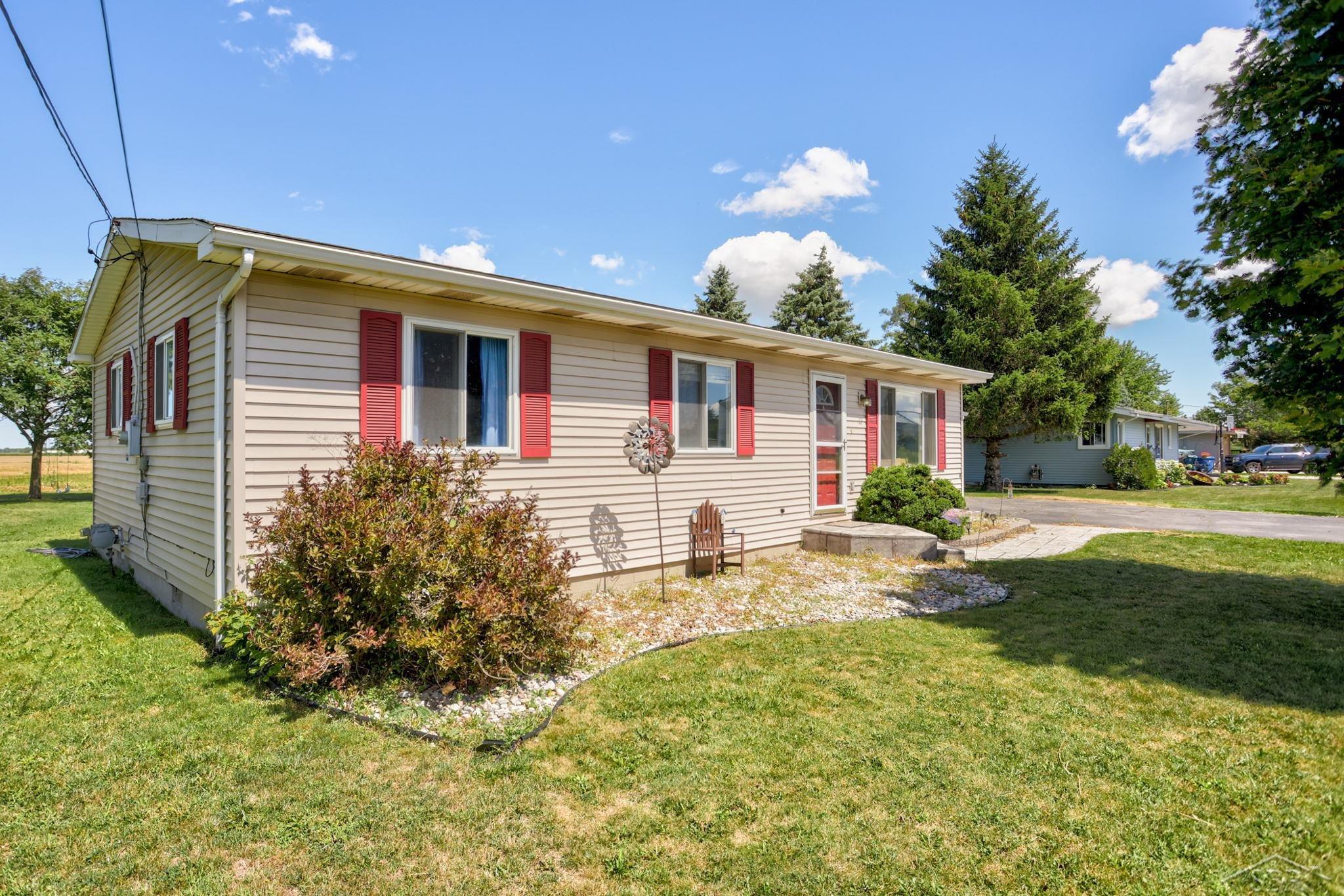 554 West North Union Road Auburn, MI 48611 - Photo 3 of 33 50086858-2.JPG