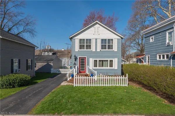 $369,900 | 686 Perry Street, Vermilion, OH 44089