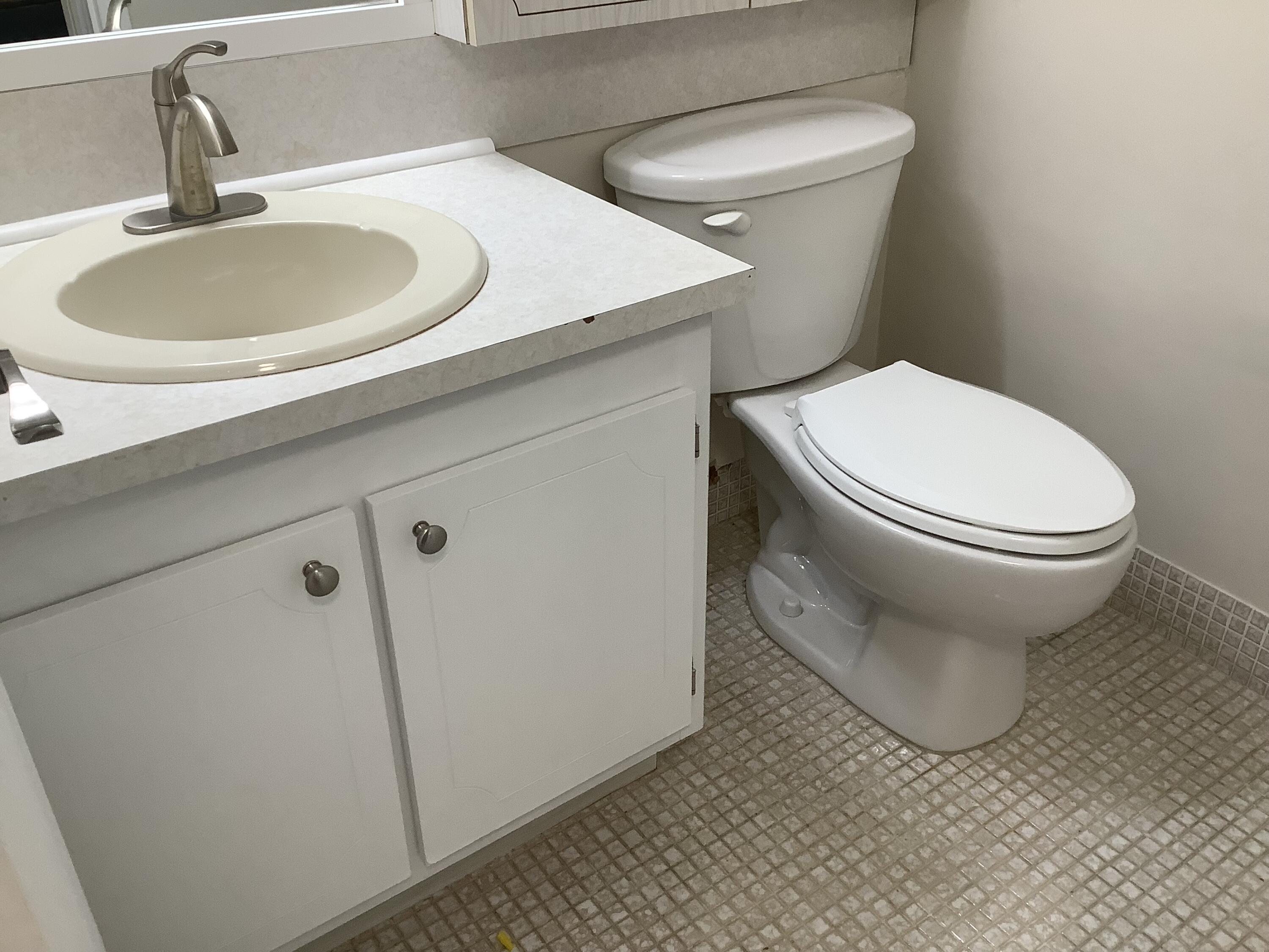 560 Fanshaw North, Unit 560 Boca Raton, FL 33434 - Photo 14 of 26 a bathroom with a sink and a toilet
