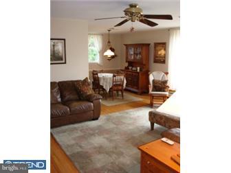 988 Springhaven Road Springfield, PA 19064 - Photo 4 of 12 Living Room
