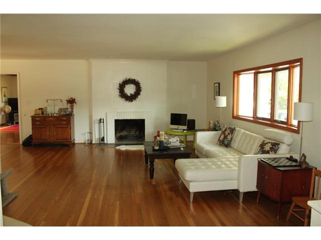 2412 Lytham Road Columbus, OH 43220 - Photo 3 of 25