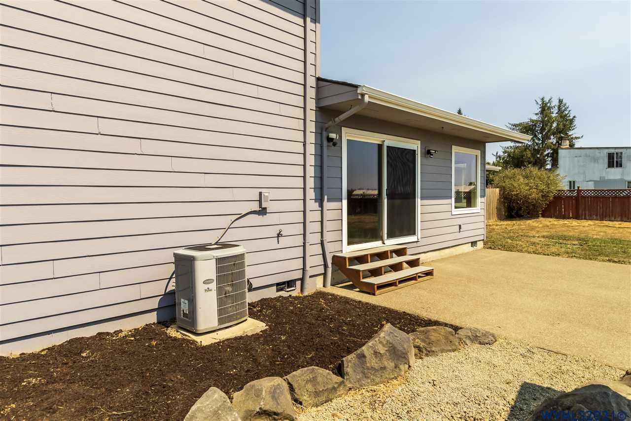 2000 Brooklake Road Northeast Keizer, OR 97303 - Photo 32 of 36 Gallery Image 32