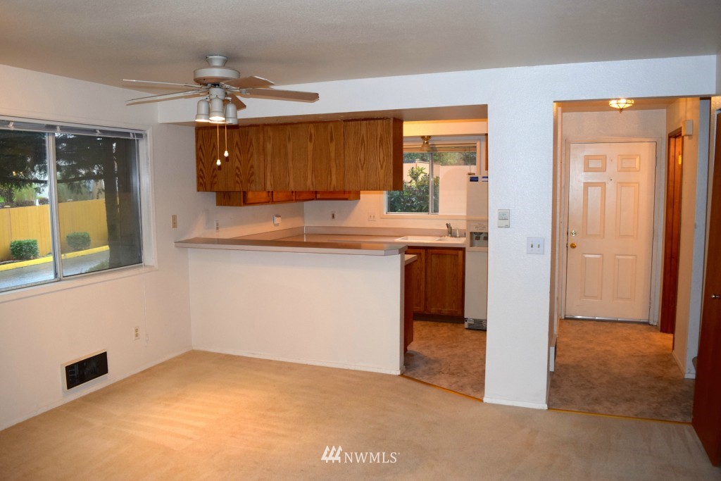 18910 Bothell Everett Highway, Unit H4 Bothell, WA 98012 - Photo 2 of 12 Gallery Image 2