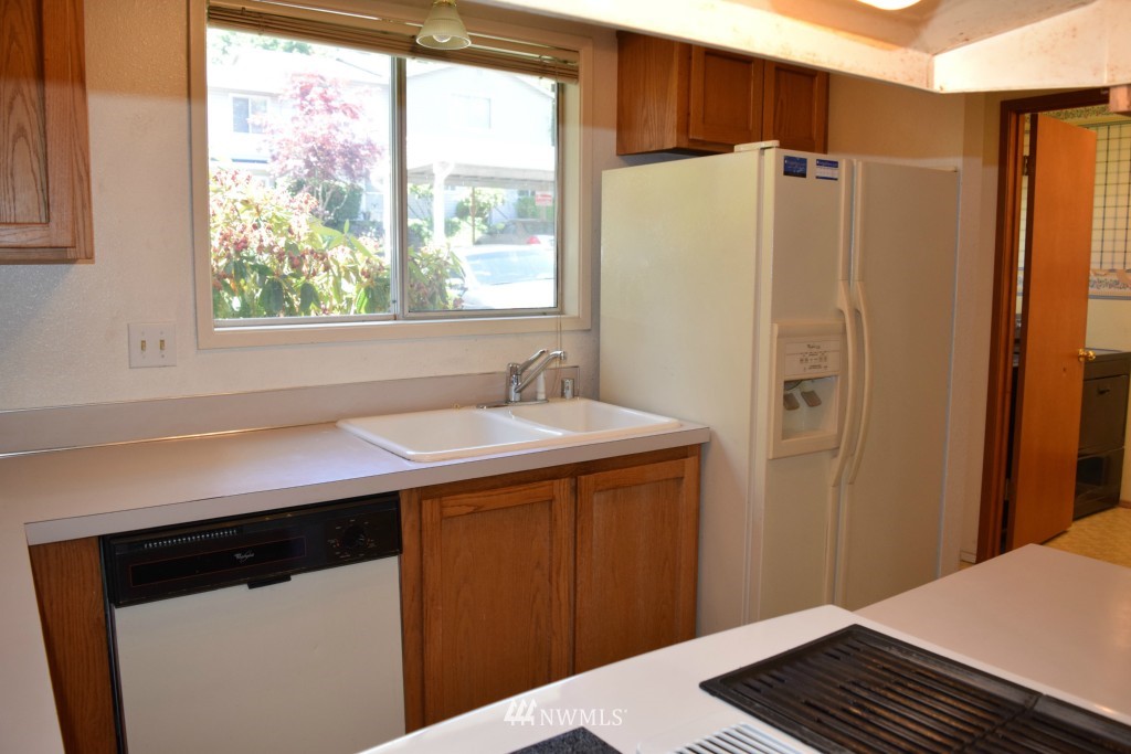 18910 Bothell Everett Highway, Unit H4 Bothell, WA 98012 - Photo 3 of 12 Gallery Image 3
