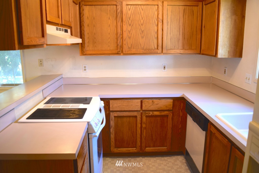 18910 Bothell Everett Highway, Unit H4 Bothell, WA 98012 - Photo 4 of 12 Gallery Image 4