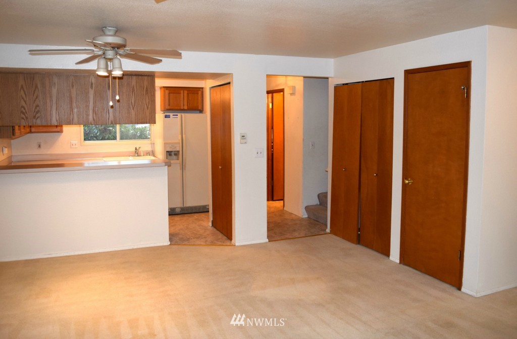 18910 Bothell Everett Highway, Unit H4 Bothell, WA 98012 - Photo 6 of 12 Gallery Image 6