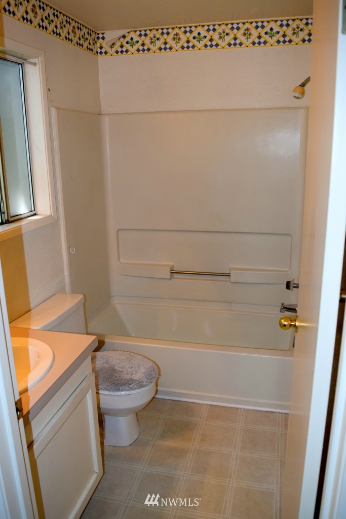 18910 Bothell Everett Highway, Unit H4 Bothell, WA 98012 - Photo 8 of 12 Gallery Image 8