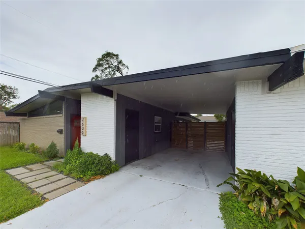 $1,995 | 7609 Amelia Road, Houston, TX 77055