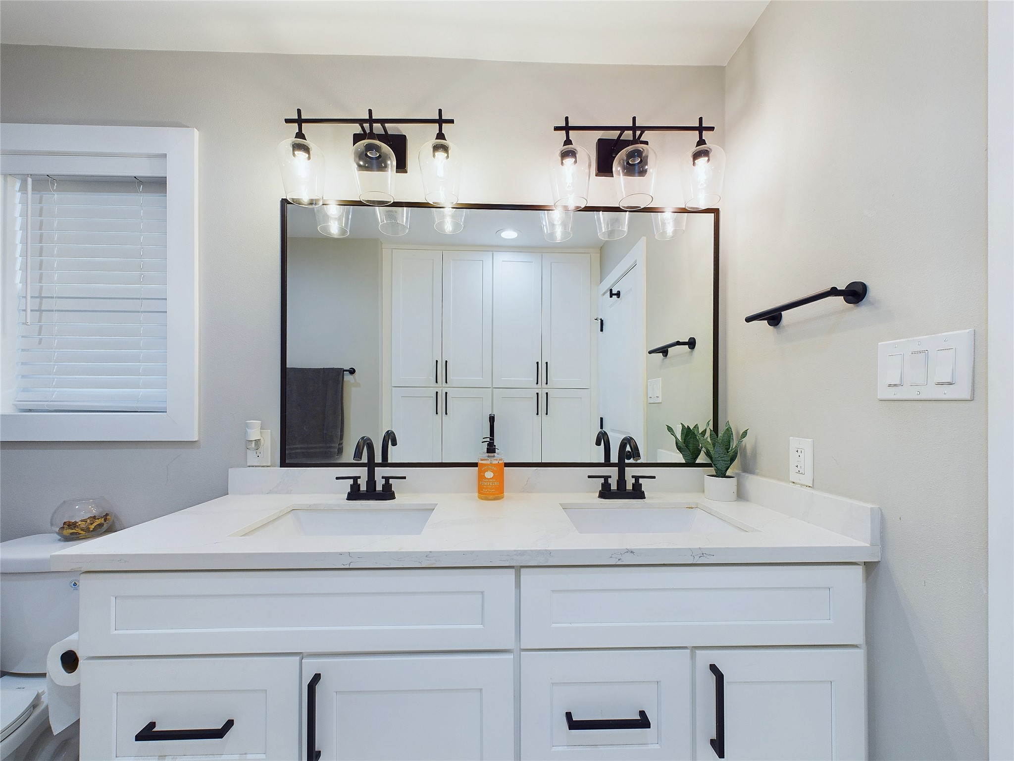 7609 Amelia Road Houston, TX 77055 - Photo 12 of 29 Updated primary bath showcases plenty of storage and light