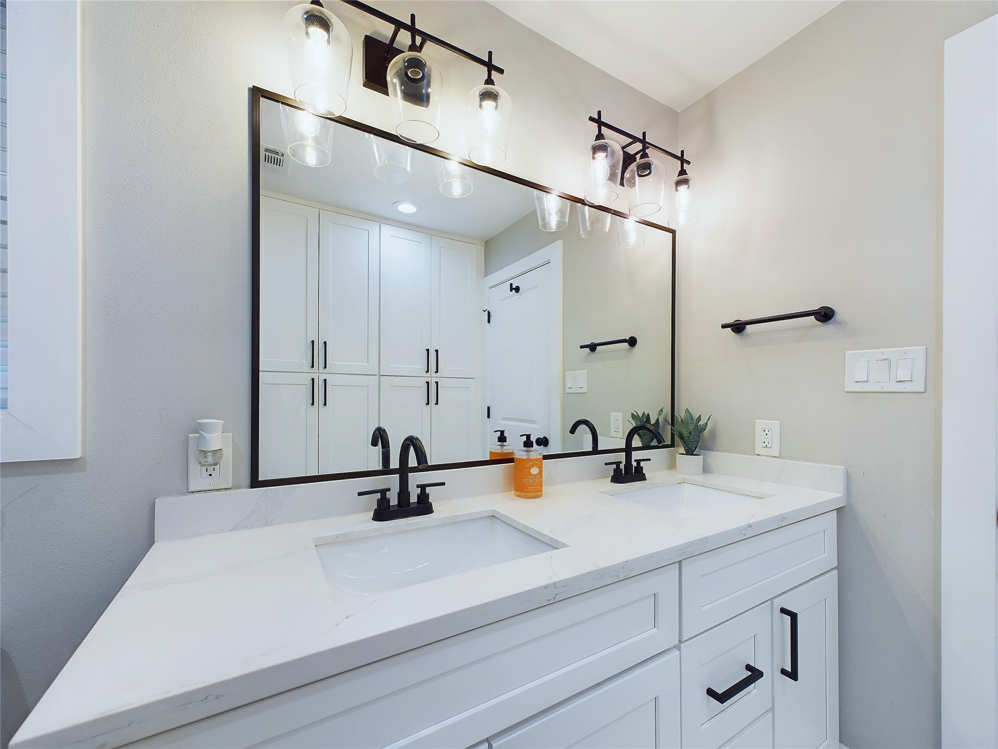 7609 Amelia Road Houston, TX 77055 - Photo 24 of 29