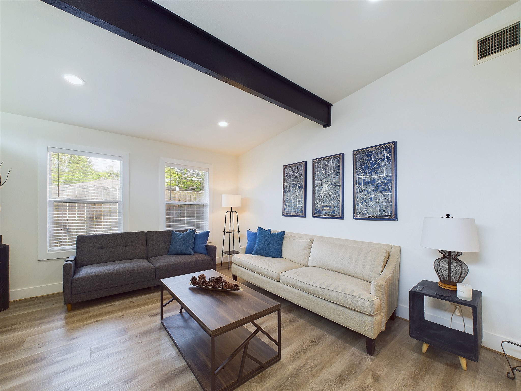 7609 Amelia Road Houston, TX 77055 - Photo 4 of 29 Open concept living room