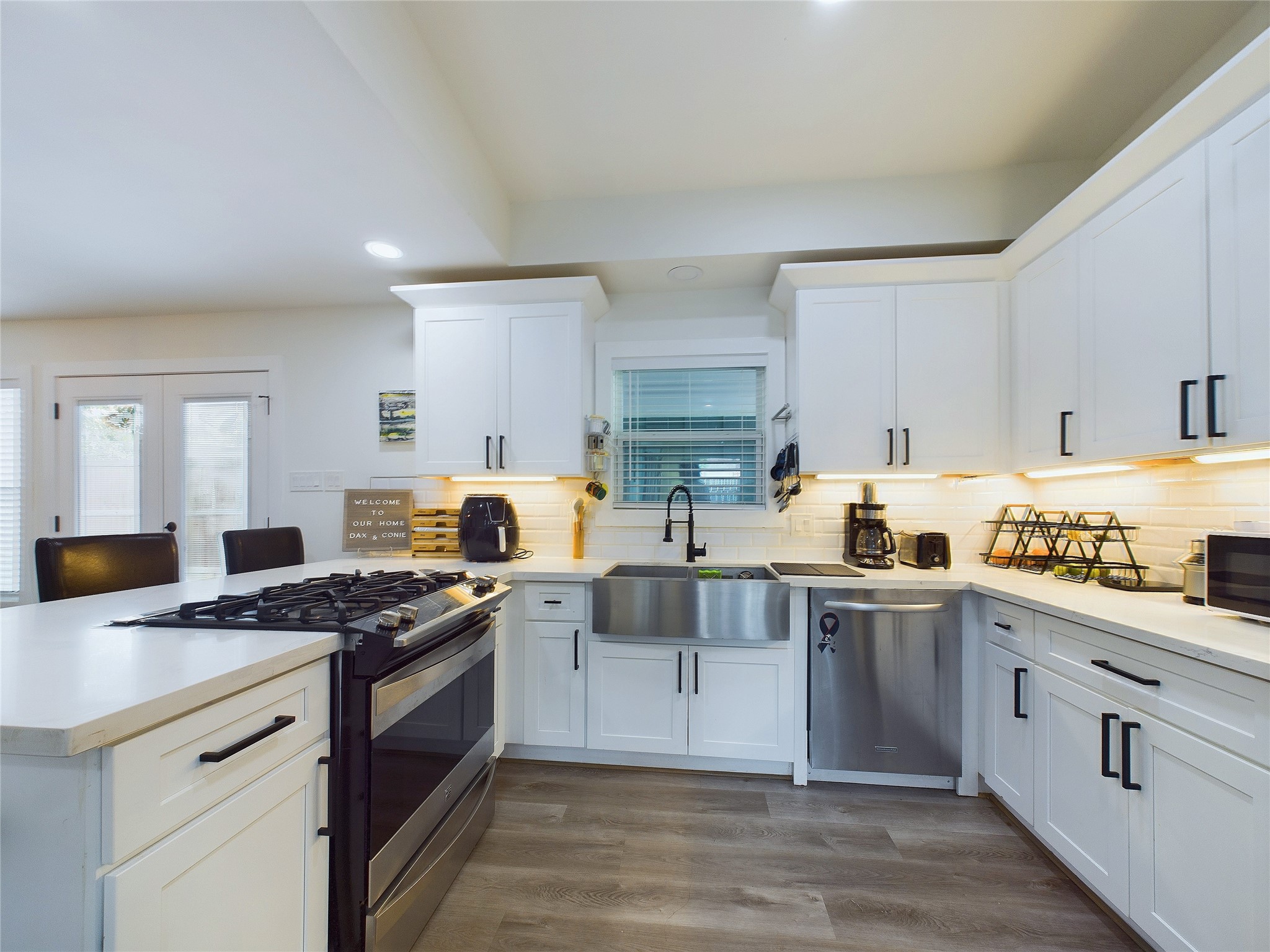 7609 Amelia Road Houston, TX 77055 - Photo 6 of 29 Spacious kitchen is ready for entertaining