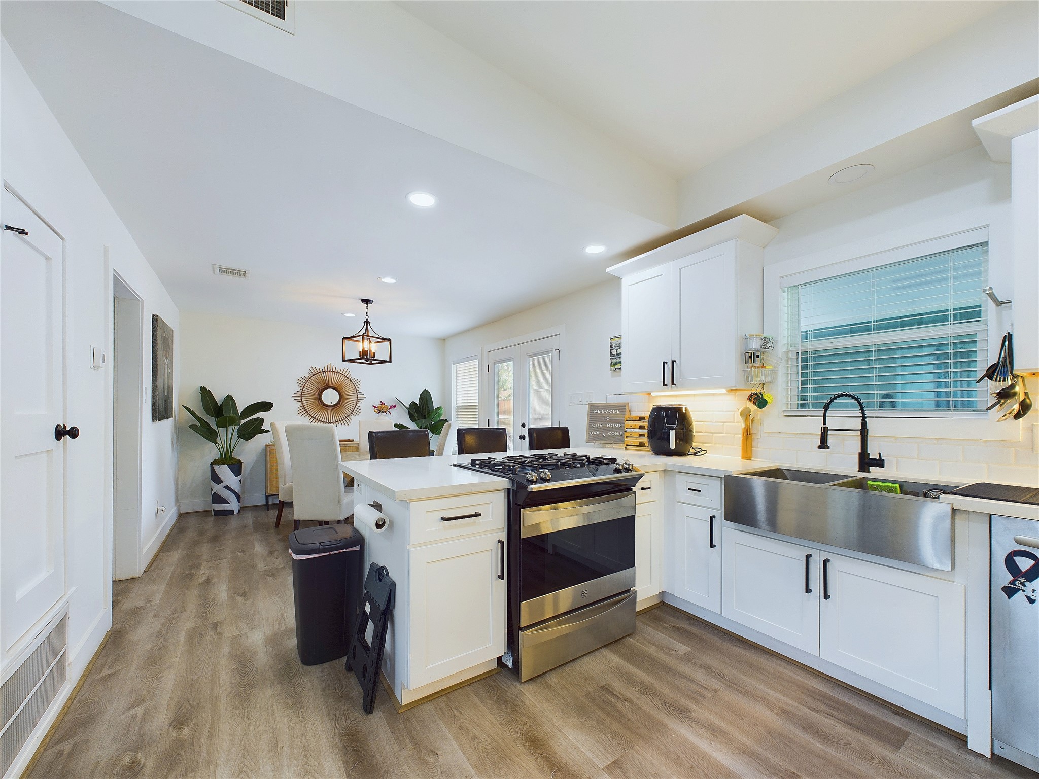 7609 Amelia Road Houston, TX 77055 - Photo 7 of 29 Open concept kitchen keeps you in the action