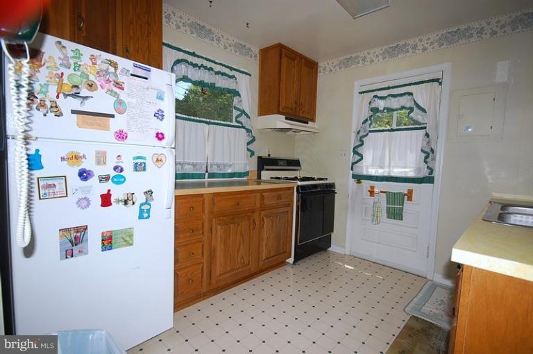 5612 Norton Road Alexandria, VA 22303 - Photo 7 of 19 Kitchen 1st View