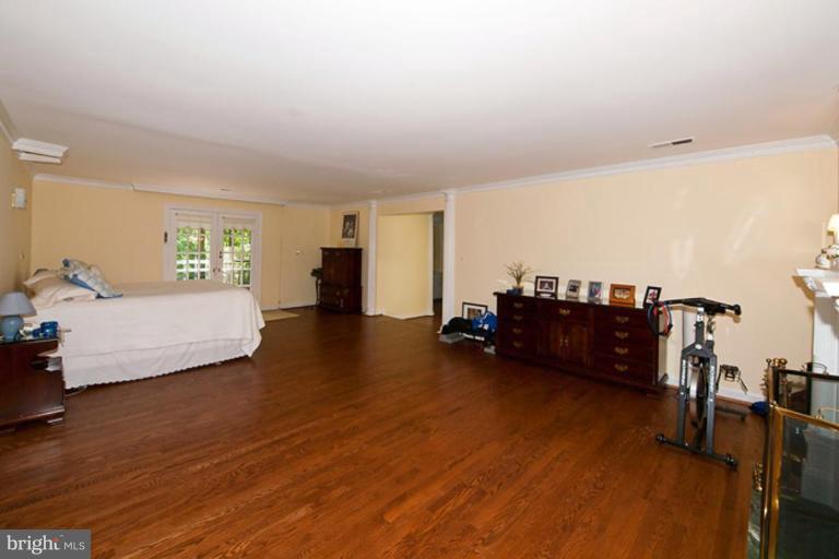 12002 River Road Potomac, MD 20854 - Photo 17 of 30 Master Bedroom