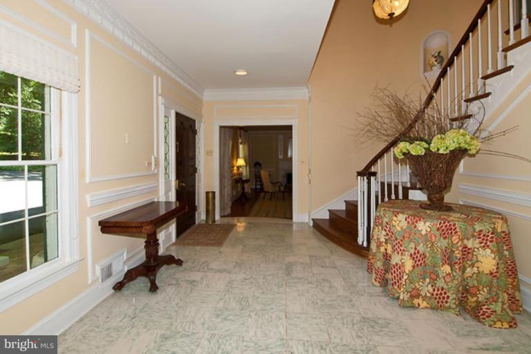12002 River Road Potomac, MD 20854 - Photo 9 of 30 Entrance / Foyer