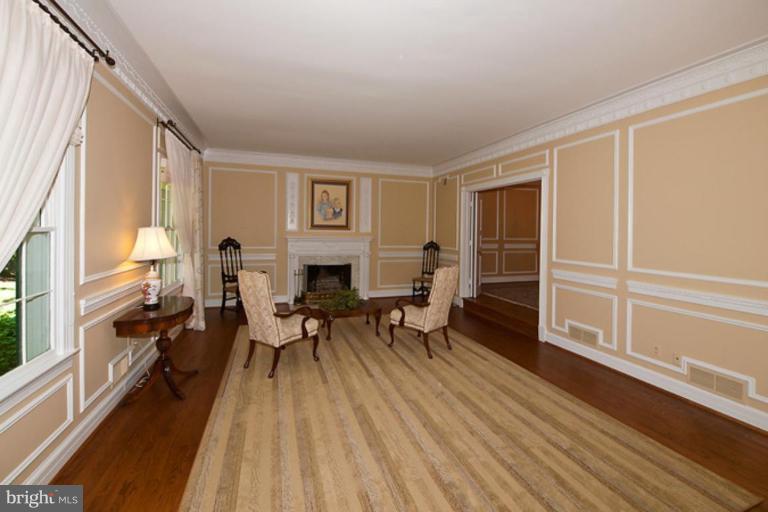 12002 River Road Potomac, MD 20854 - Photo 10 of 30 Sitting Room